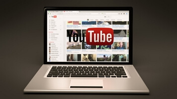 Watch YouTube videos in full screen